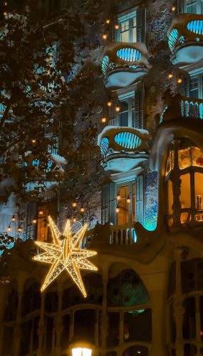 barcelona at night casa battlo famous buildings in Barcelona