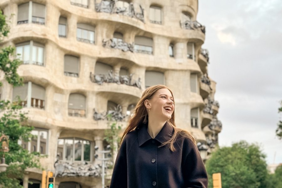 Casa Milá facade la pedrera barcelona bucket list barcelona at night Passeig de gracia 3 days in barcelona self guided walking tour barcelona gaudi building map