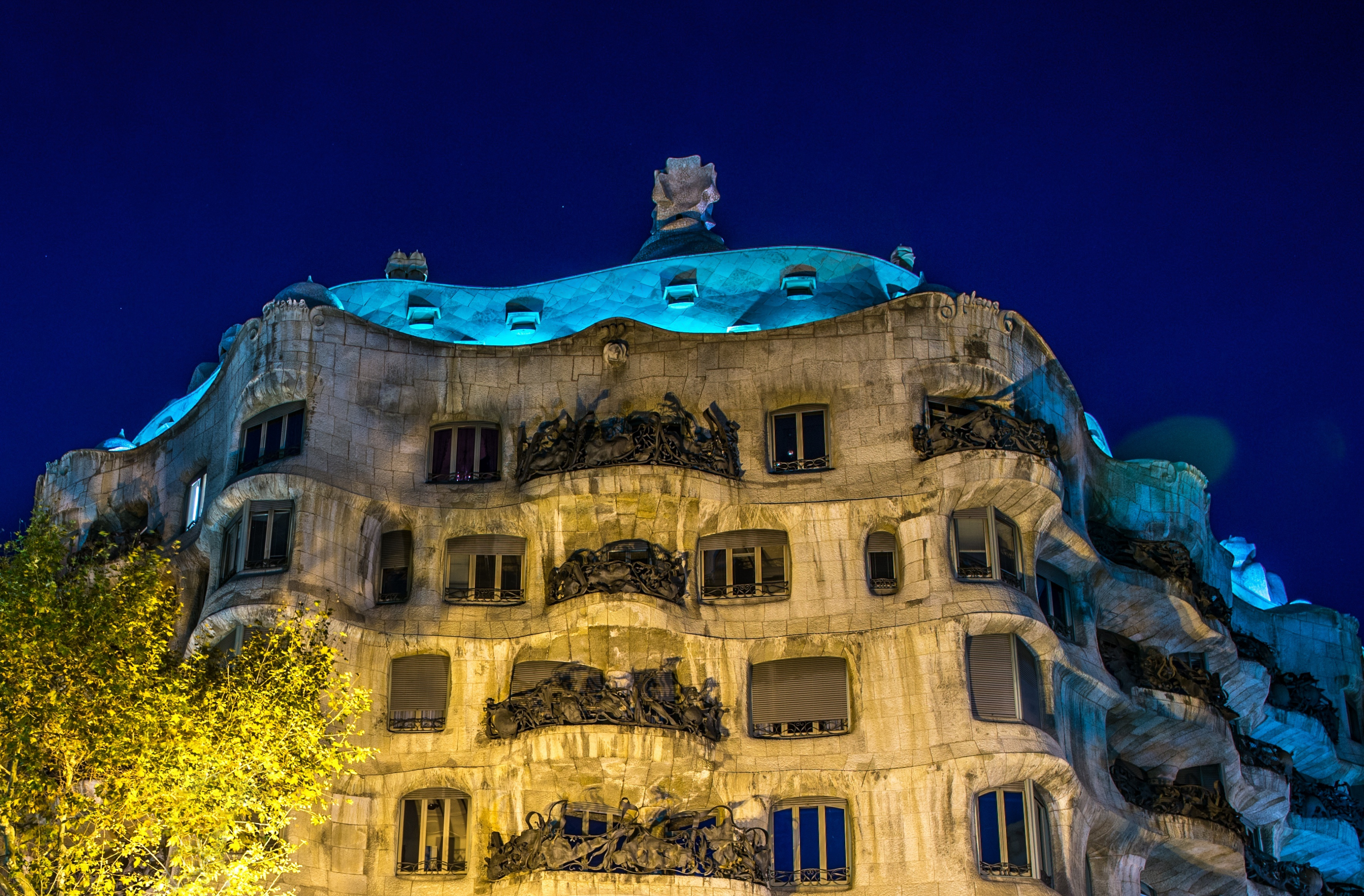 bucket list barcelona romantic places in Barcelona things to do at night in Barcelona Casa mila barcelona in november