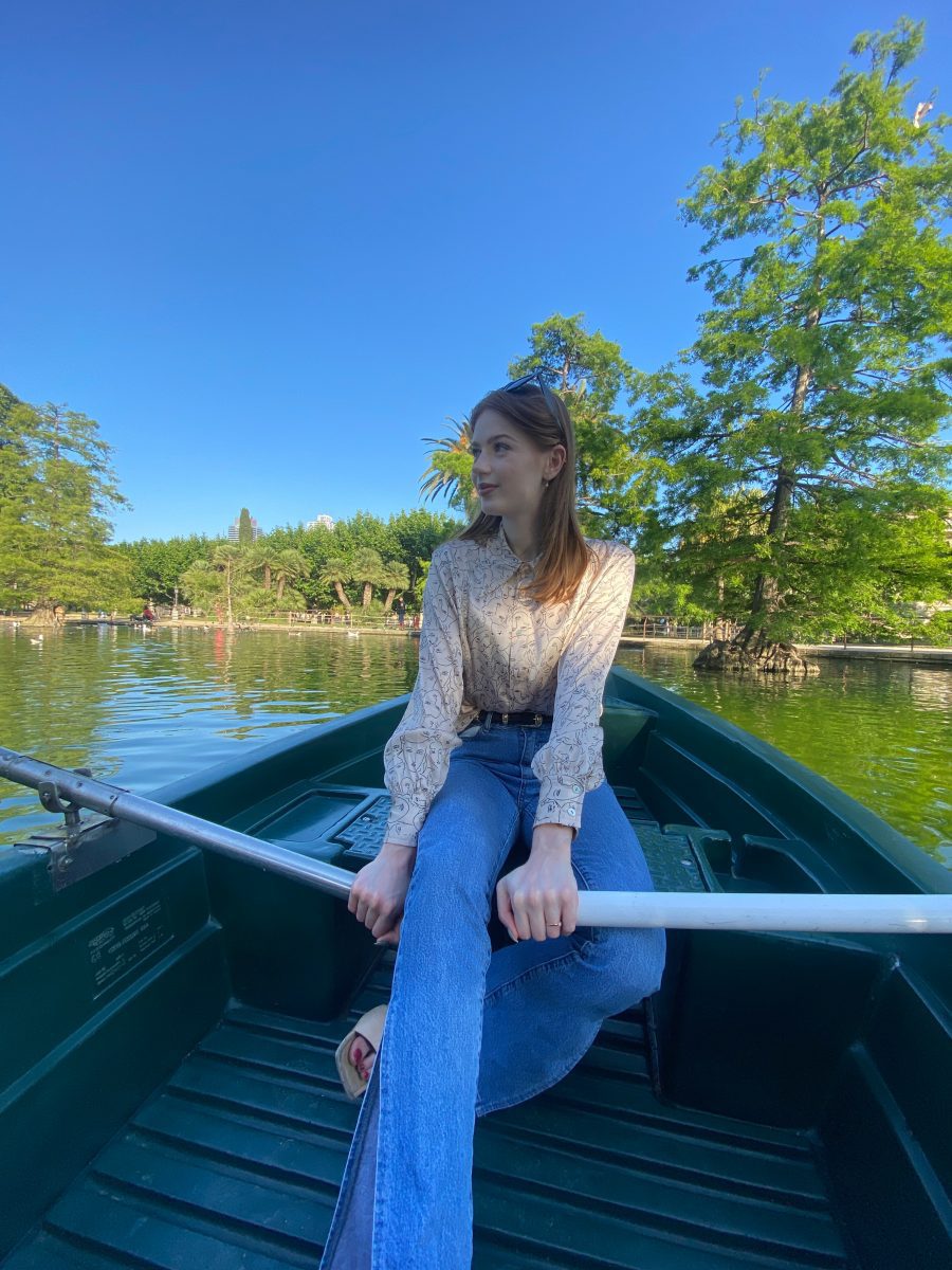 romantic things to do in Barcelona barcelona instagram spots parc de la ciutadella rowing boats bucket list