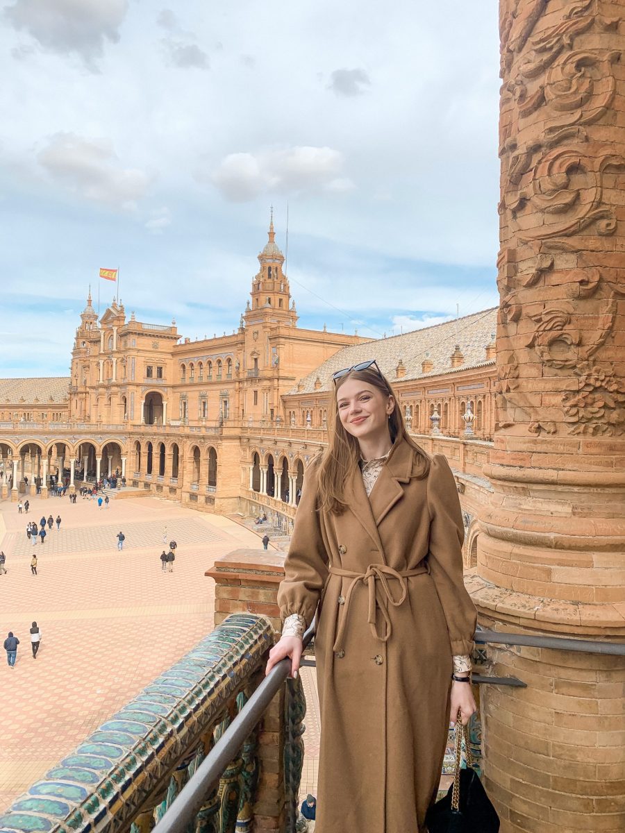 Citytrip Sevilla photo at plaza España pros and cons of living in spain