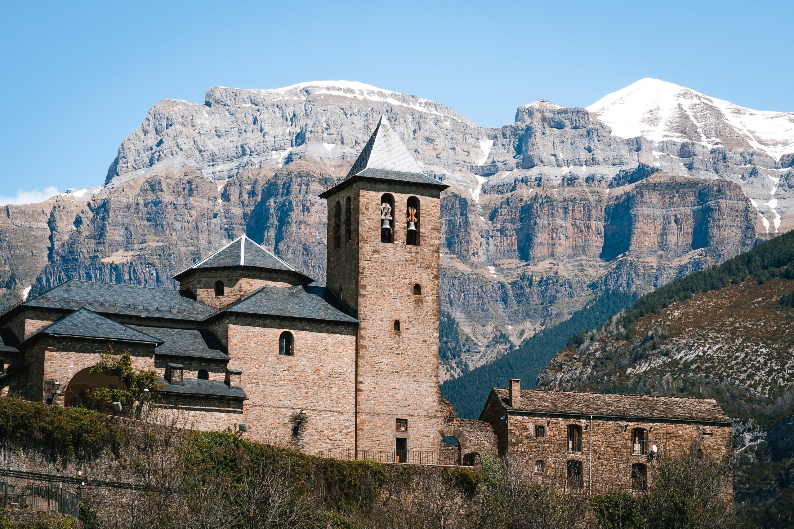 Does it snow in Spain pyrenees